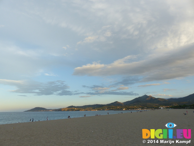 FZ007841 Sunset over mountains by beach